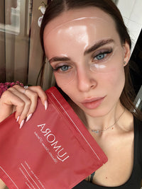 Лора Николова